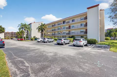 27 Abbey Ln #207, Delray Beach, FL 33446