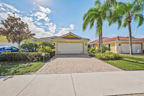 5063 Magnolia Bay Cir, Palm Beach Gardens, FL 33418