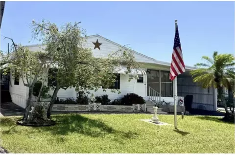 8948 W Shady Ln, Boynton Beach, FL 33436