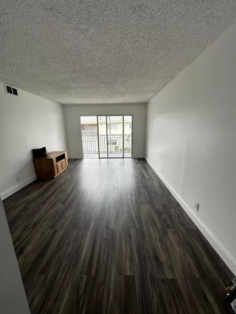 1501 Crescent Cir #C27, Lake Park, FL 33403