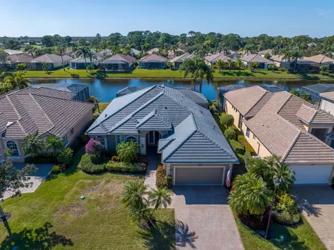 8829 One Putt Pl, Port Saint Lucie, FL 34986