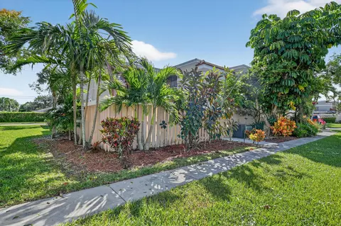 4005 Village Dr #B, Delray Beach, FL 33445