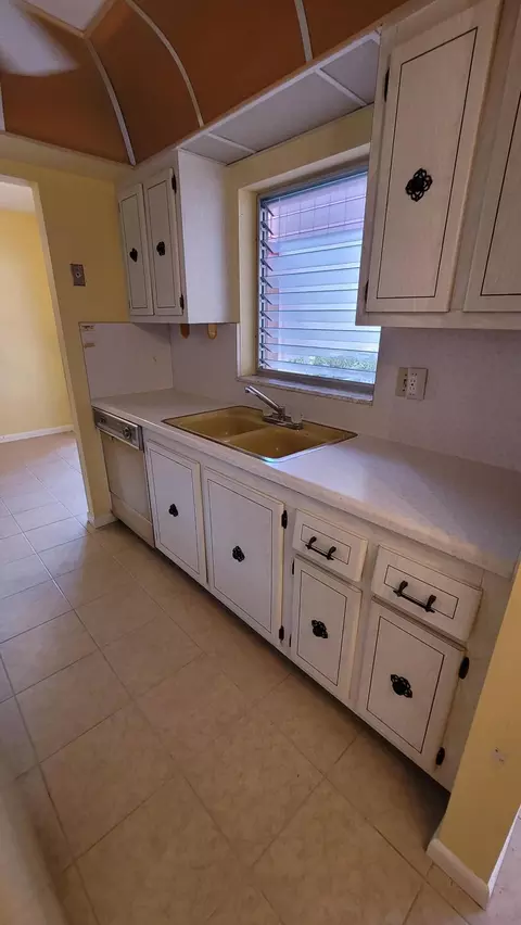 22 Golfs Edge #A, West Palm Beach, FL 33417