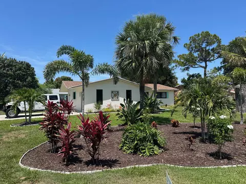 907 SE Lake St, Stuart, FL 34994