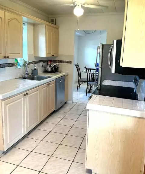 8000 Lagos De Campo Blvd #A-204, Tamarac, FL 33321