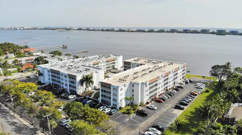 1516 S Lakeside #318, Lake Worth Beach, FL 33460