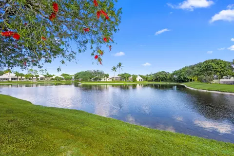 1020 Lytham Ct, West Palm Beach, FL 33411