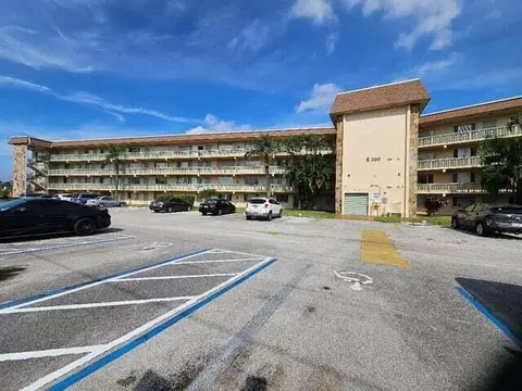 300 Village Green Cir S #209, Palm Springs, FL 33461