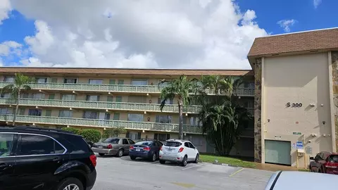 300 Village Green Cir S #209, Palm Springs, FL 33461