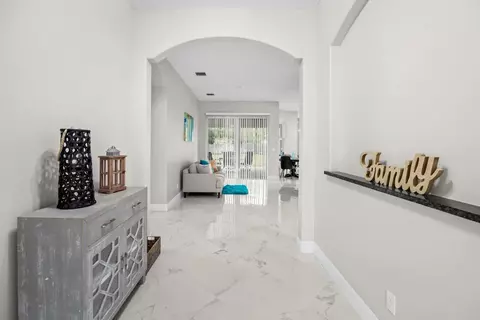 562 SW Souris Ave, Port Saint Lucie, FL 34953