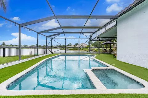 8321 Bonita Isle Dr, Lake Worth, FL 33467