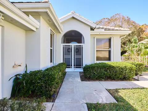 7488 SE Waxberry Cir, Hobe Sound, FL 33455