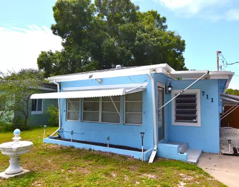 711 Cedar Pl, Fort Pierce, FL 34950