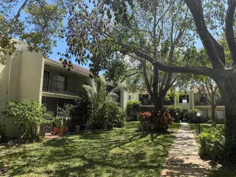 150 Pineview Rd #B2, Jupiter, FL 33469