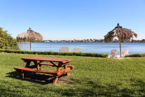 1000 Scotia Dr #304, Hypoluxo, FL 33462