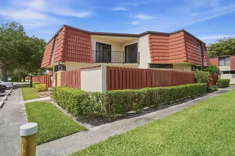 3861 Victoria Dr #3861, West Palm Beach, FL 33406
