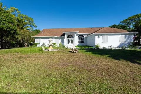 8895 Palomino Dr, Lake Worth, FL 33467