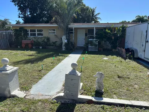 1130 NE 4th St, Pompano Beach, FL 33060