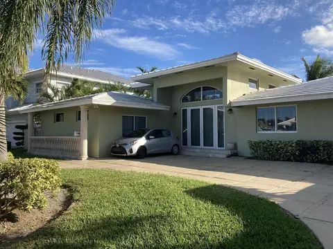 2740 NE 10th St, Pompano Beach, FL 33062