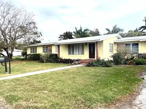 2316 Bacom Point Rd, Pahokee, FL 33476