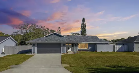 121 SE Lakehurst Dr, Port Saint Lucie, FL 34983