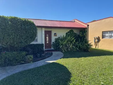 104 Lake Barbara Dr, West Palm Beach, FL 33411