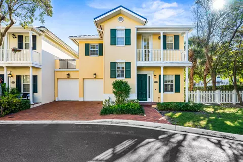 1063 E Heritage Club Cir, Delray Beach, FL 33483