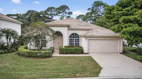 205 Bent Tree Dr, Palm Beach Gardens, FL 33418