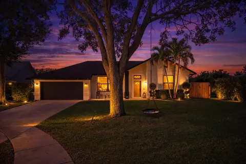 3653 Cypress Wood Ct, Lake Worth, FL 33467