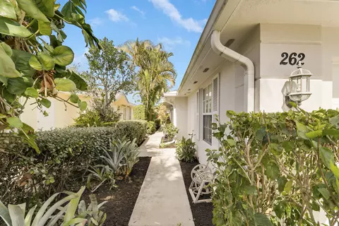 Exterior - 262 Brier Cir, Jupiter, FL 33458 photo 3 of 10