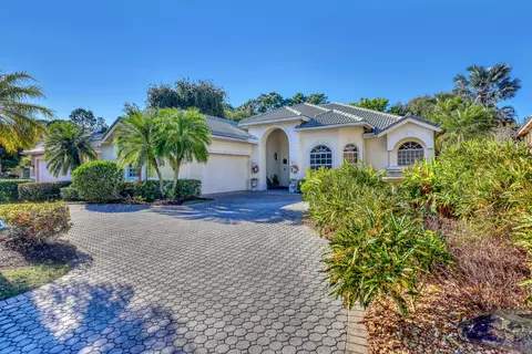 9029 One Putt Pl, Port Saint Lucie, FL 34986