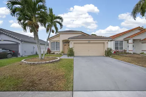 765 Lake Wellington Dr, Wellington, FL 33414