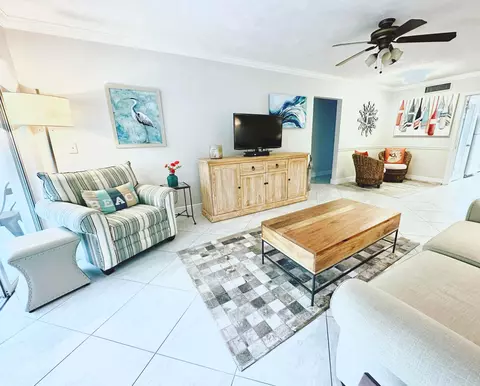 6 Garden St #204, Tequesta, FL 33469