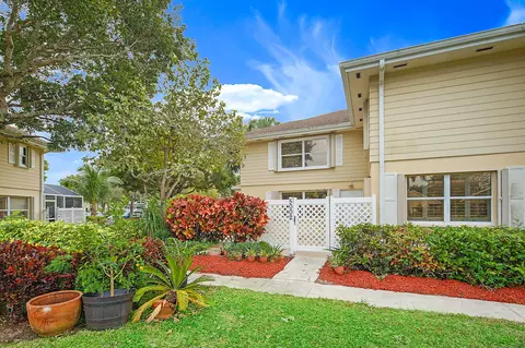 5002 Wheatley Ct, Boynton Beach, FL 33436