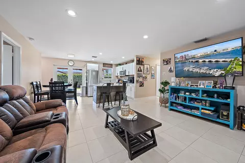4410 Birdwood St, Palm Beach Gardens, FL 33410