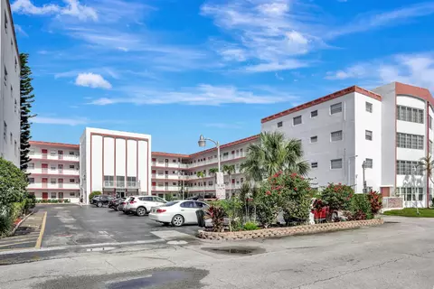 4000 NW 44th Ave #113, Lauderdale Lakes, FL 33319