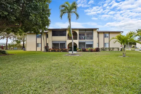 306 Pine Ridge Cir #B-2, Greenacres, FL 33463
