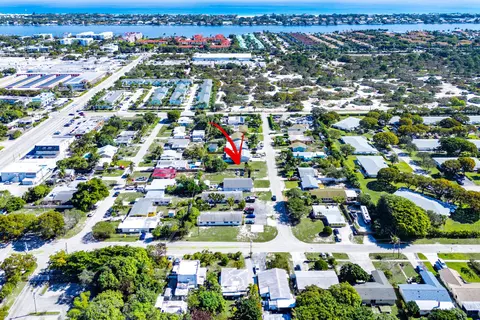 1073 Florence Rd, Lake Worth, FL 33462