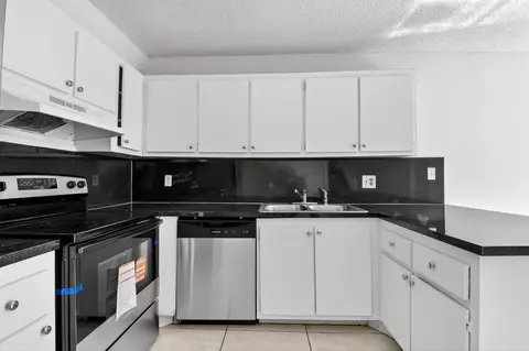 136 Woodland Rd, Palm Springs, FL 33461