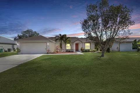 2373 SE Rock Springs Dr, Port Saint Lucie, FL 34952