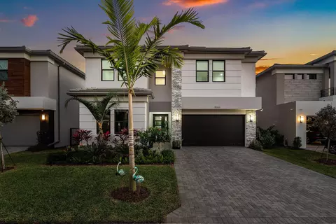 8366 Essex Country Club Dr, Boca Raton, FL 33434