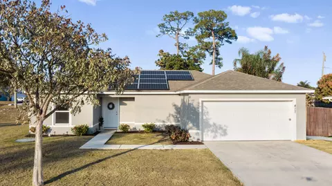 417 SE Seahouse Dr, Port Saint Lucie, FL 34983