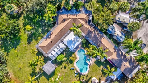 550 Skylake Dr, West Palm Beach, FL 33415
