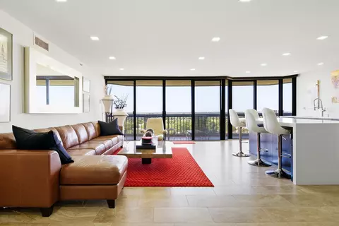 1900 Consulate Pl #1005, West Palm Beach, FL 33401