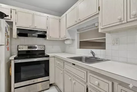 5111 W Oakland Park Blvd #105, Lauderdale Lakes, FL 33313