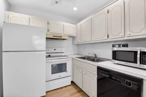 480 Horizon W #205, Boynton Beach, FL 33435