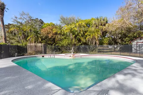 2902 Grove Dr, Fort Pierce, FL 34981