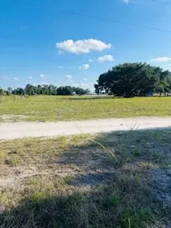 7621 17th Pl, Labelle, FL 33935 photo 2