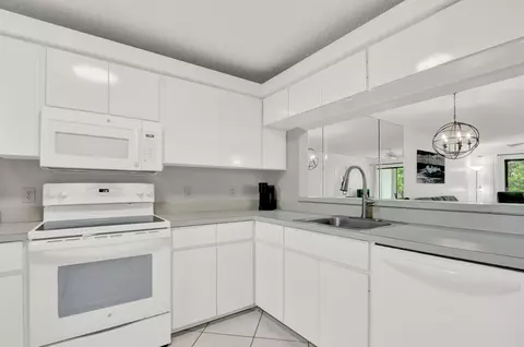 115 Bamboo Rd #205, Palm Beach Shores, FL 33404