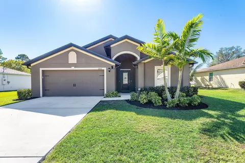 1652 SW Penrose Ave, Port Saint Lucie, FL 34953